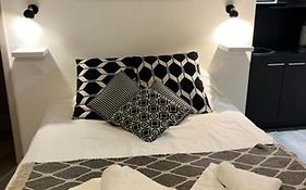 Studio cosy black